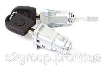 VW Passat B5 96-05 комплект 2 шт. переднє ліве та праве вставки в замки двері серцевини личинки з ключем 877690447 фото
